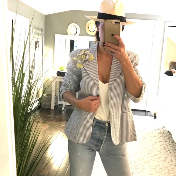 Neiman Marcus Jackets & Blazers - Neiman Marcus Exclusive Seer Sucker blazer size 8